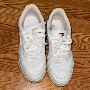 Tommy Hilfiger Off-White Leather Low-Top Sneakers with Flag Detail